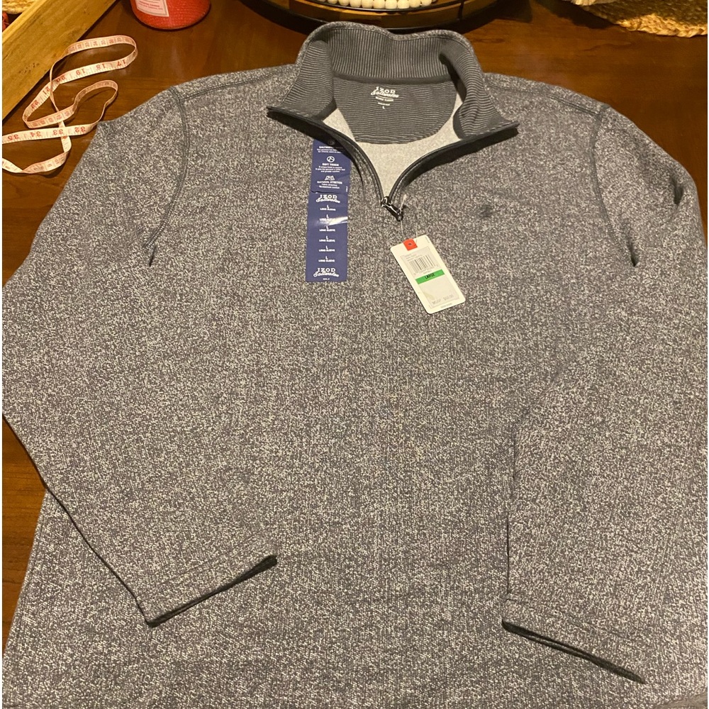 Izod pullover NWT.
